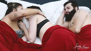 Menage com anal e bun na cara das duas amiguinhas. (veja un plin nu ROSU) Menage com anal e bun na cara das duas amiguinhas. (veja un plin nu ROSU)
