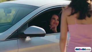 Три супер жешка студентки се направи надвор од креветот.Две од нив си го цица на нивните црвенокосиот пријатели фирма цицки пред еден licks нејзиниот 19yo гфс пичка додека facesitting на црвенокосиот.Teen девојка јаде пичка и тогаш тие се фаќа за едни од други пичка додека тие cum