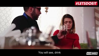 ЛЕТТОИТ-сексуалдык шлюха кыз Лара Вест сокку жана трахает менен жүрөк сынган атам