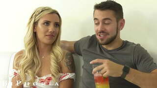 Dziewczyna Chce, Aby Mąż zrobił laskę Członkiem Na Jej urodziny