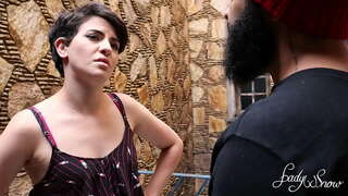 Comunistinha აქვს ხმა Boulos და იგი გადაიქცა რქა